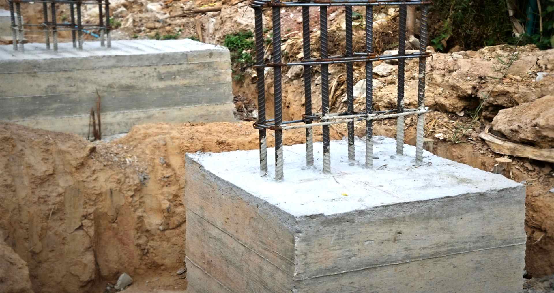 Proses Penempatan Pemasangan Sloof Beton Megacon Concrete